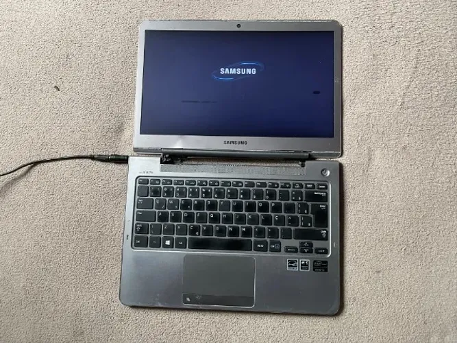 Notebook Sansung Serie 5 Ultra Nb530u3c (Intel i5)Dobradiça Quebrada, Para Reparo Ou Peça