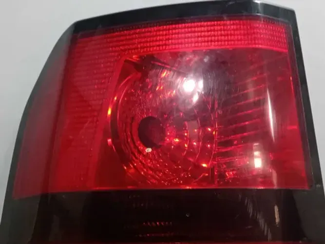 Lanterna Traseira Esquerda Land Rover Discovery 3 V8 Detalhe 1 1#