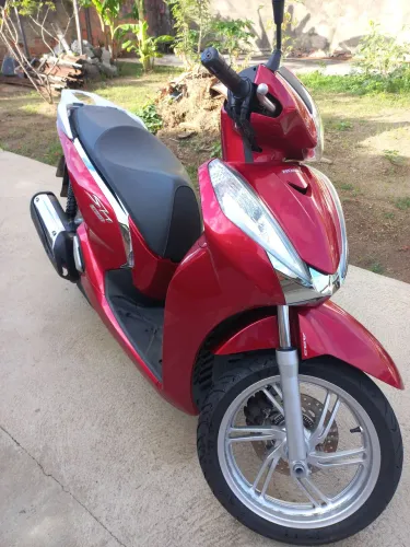 Honda scooter sh300i Vendo no pix