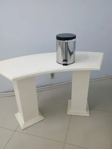 Mesa de centro branca em ótimo estado