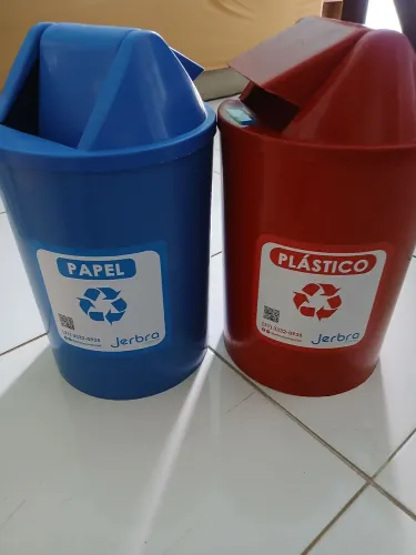 4 lixeiras 
