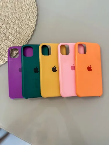 Capinhas de Silicone para iPhone 11 - Cores Vibrantes!