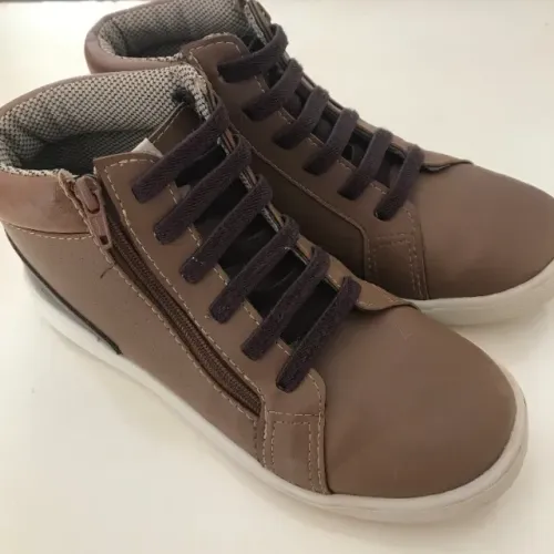 Bota Marrom Com Zíper Da Marca Ortopasso