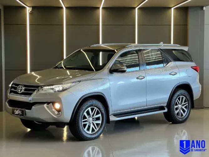 Toyota Hilux SW4 SRX 4X4 2.8 TDI 16V Dies. Aut. 2017