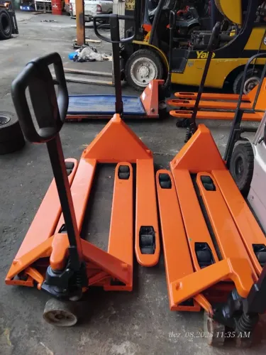 OPORTUNIDADE IMPERDÍVEL!  Paleteira Manual BT - 2000 kg