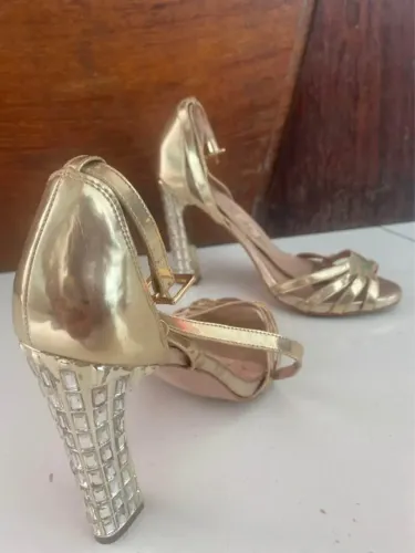 Salto Dourado Carmen Steffens- Tam: 39