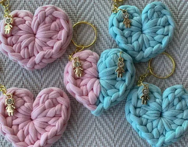 Chaveiros Artesanais de Coração em Crochê - Rosa e Azul - SOB ENCOMENDA - Chamar no chat
