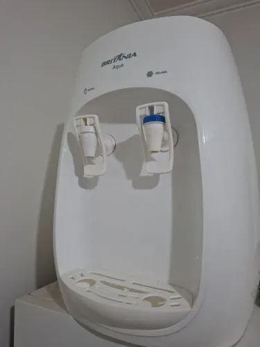 Bebedouro Britânia Aqua + galão pequeno