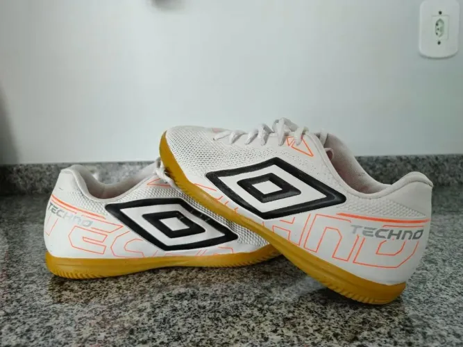Chuteira Umbro Techno