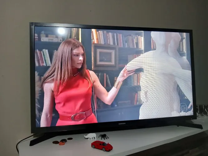 SmartTV Sanssug (3 meses de uso) 32 polegadas. *