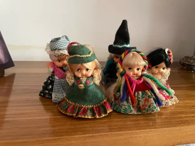 Conjunto 6 bonecas vintage com trajes folcloricos 9 cm 