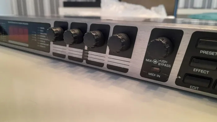 DELAY VIRTUALIZER PRO DSP2024P BEHRINGER