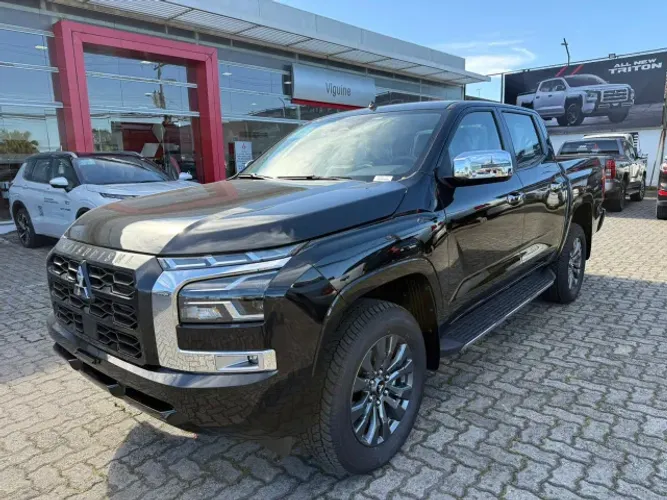 compre agora pague em 2028 Mitsubishi TRITON HPE-S 2.4 CD 4X4 TB Diesel Aut. 2026