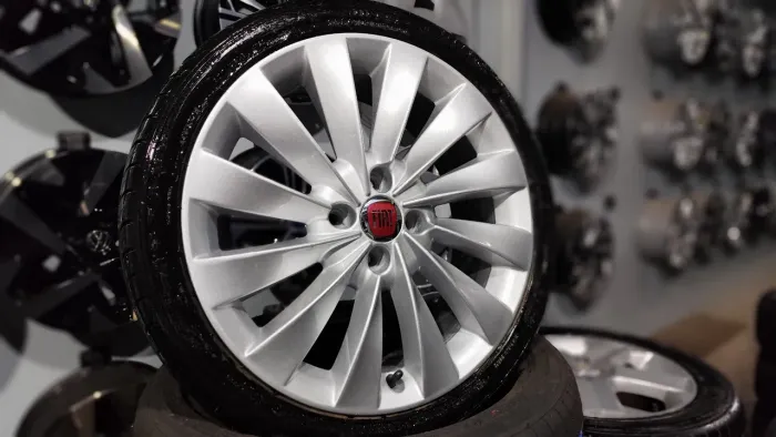 Rodas aro 17" Fiat SCORRO+ Pneus 205/40 R17"- Aceito Cartão