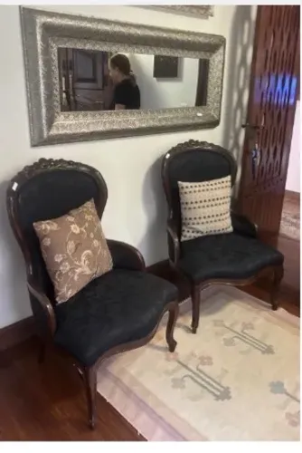 Poltrona preta com madeira 2 unidades preço por unidade