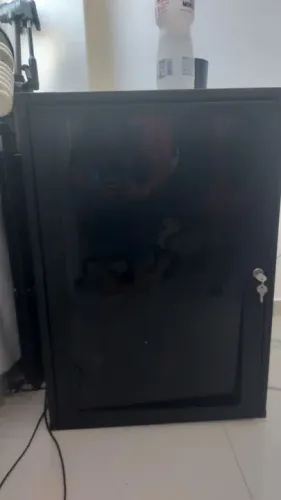 Armário de Aço com Porta de Vidro- Rack Piso