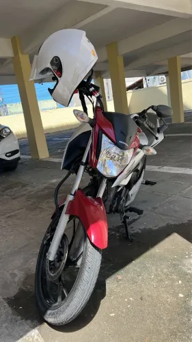 CG TITAN 160 5,600 km rodados moto zerada