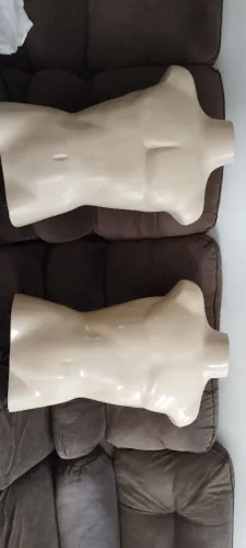 Manequim masculino meio corpo