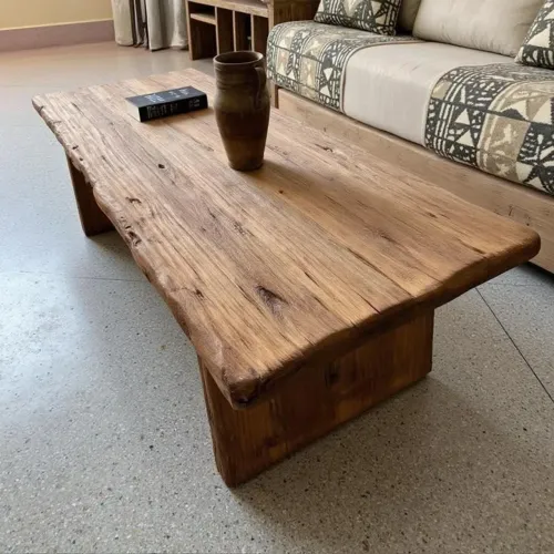 Mesa de Centro Rústica de Madeira Maciça - Peça Artesanal