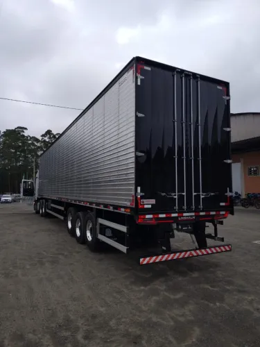 Carreta baú furgão Linshalm