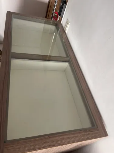 Balcão Expositor com gavetão e tampo de vidro com 1.10x1.30x60cm