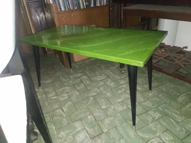 Mesa pé palito anos 60...
