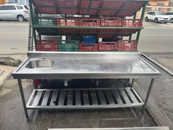 Bancada de Aço Inox com Pia e Prateleiras
