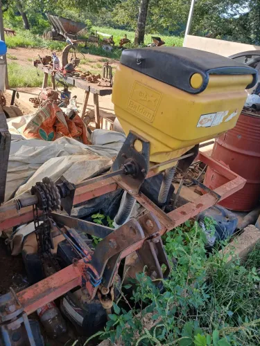 Cultivador e adubadeira baldan
