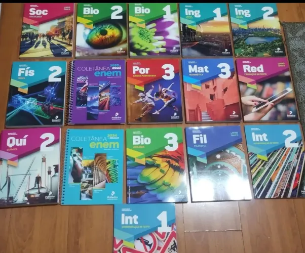 Livros didáticos Pré -Vestibular Poliedro 