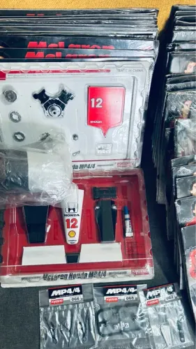McLaren Honda MP4/4 - Kit de Modelo escala 1/8 valor Unitário