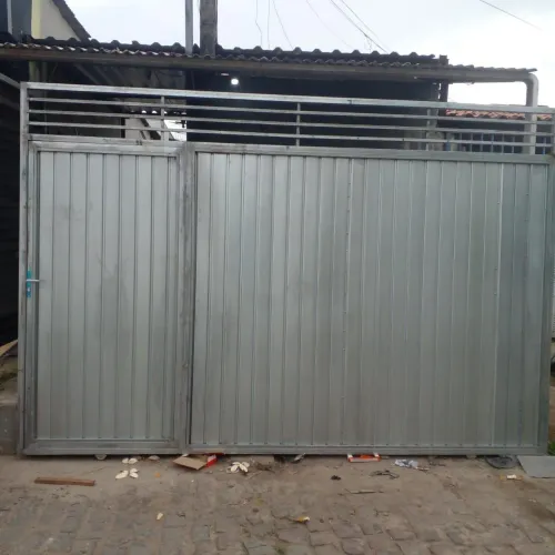 Portão medindo largura 3,60m X 2,50m