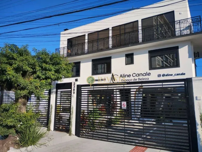 Prédio comercial com 3 pavimentos e 240m² - À venda no Jardim Atlântico.