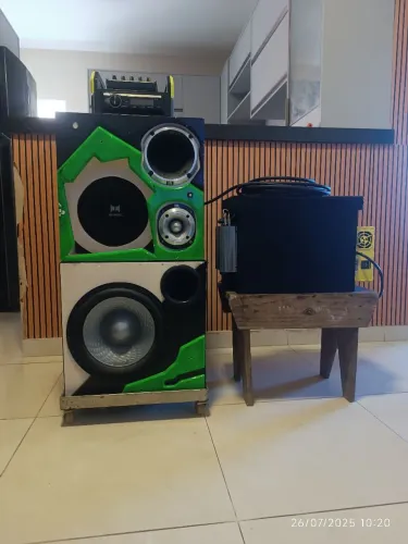 Caixa de Som Personalizada com JBL e Snake