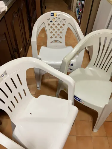 4 Cadeiras de plástico em excelente estado.