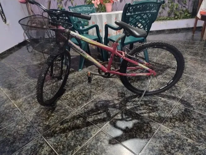Vendo uma bicicleta 