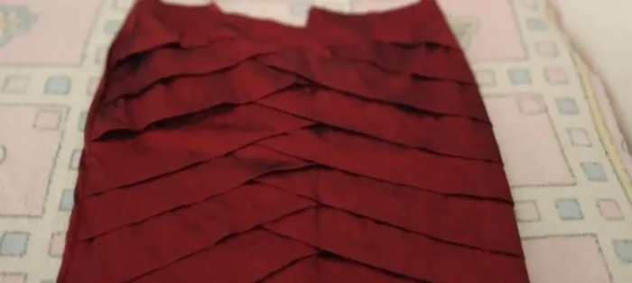 Saia espinha de peixe elegante usada apenas uma vez ideal para festas?. 