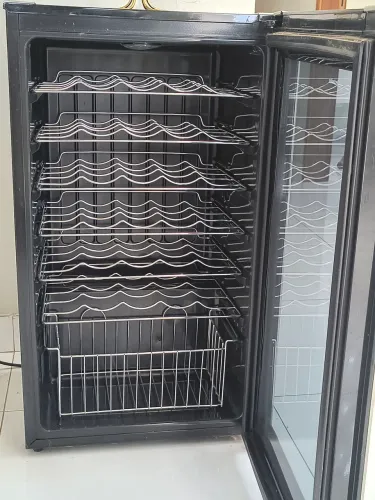 Adega climatizada Eletrolux 18 garrafas 