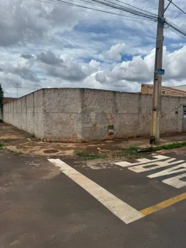 Terreno à venda, 290 m², de esquina, murado e plano por R$ 200.000 - Jardim Espanha - Uber