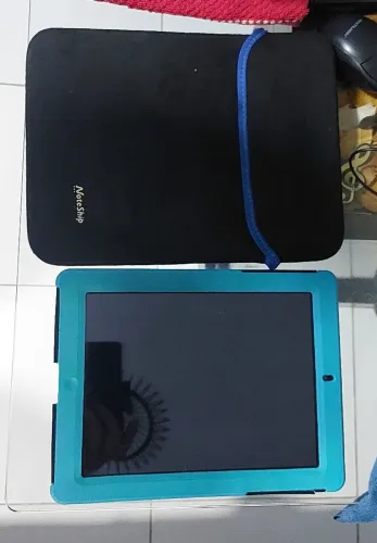Vendo um Tablet Tab 4 da Apple ou troco em outro Tablet em com condições excelentes.