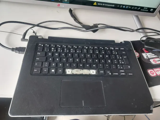 Notebook dell core i3 4 de ram só parte de baixo sem tela bateria ruim 