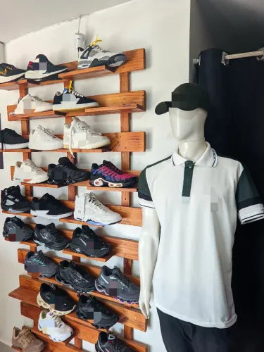Vendo estoque e móveis loja masculina