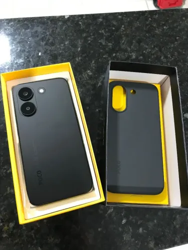 POCO X8 PRO IMPECÁVEL DE 512GB VAI COM TODOS ACESSÓRIOS NOVO NA CAIXA. NÃO ACEITO TROCAS.