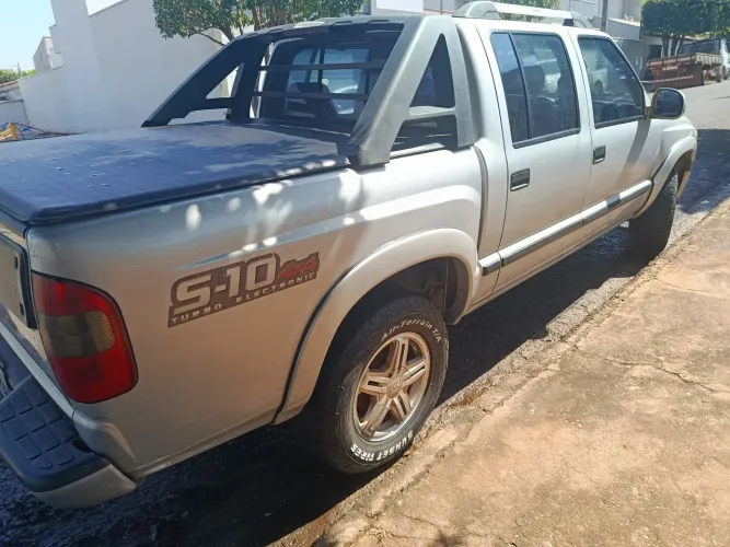 Chevrolet S10 Pick-up Exec. 2.8 4X4 CD TB Int.dies 2003