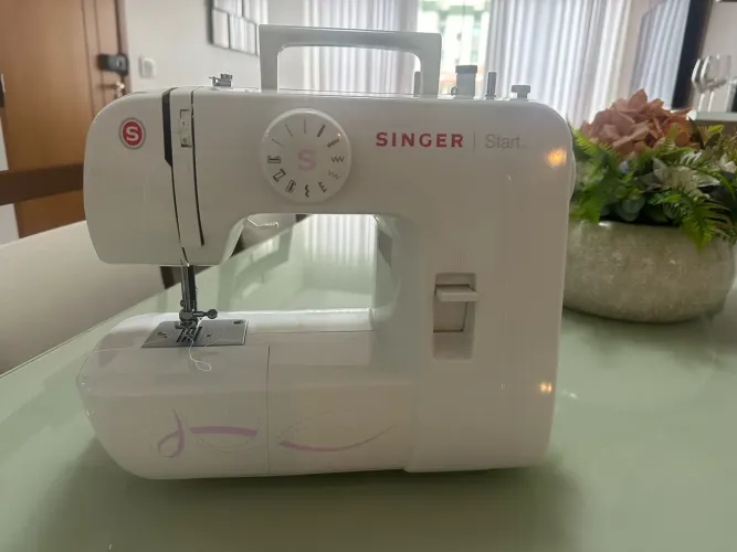 Máquina de Costura Singer Start Branca