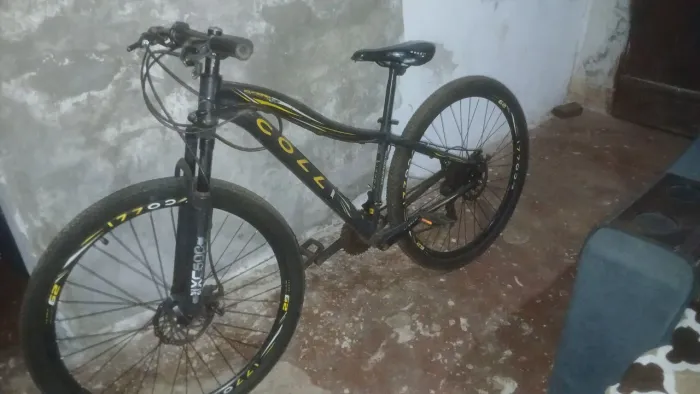 Bike aro 29 semi nova td funcionando so pega e anda  freio a disco pneu novo