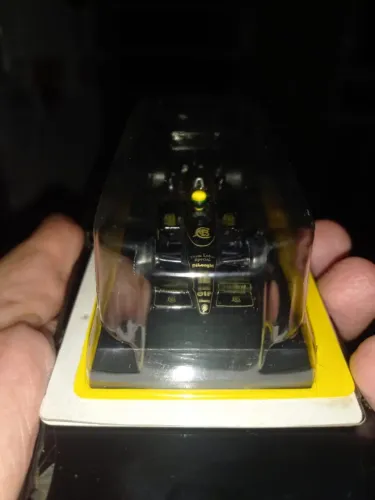 miniatura colecionável 1:64