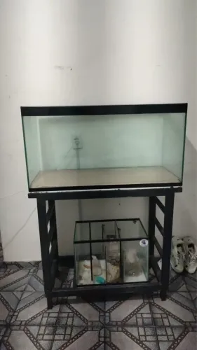 Vendo aquário com base de metal e sump 