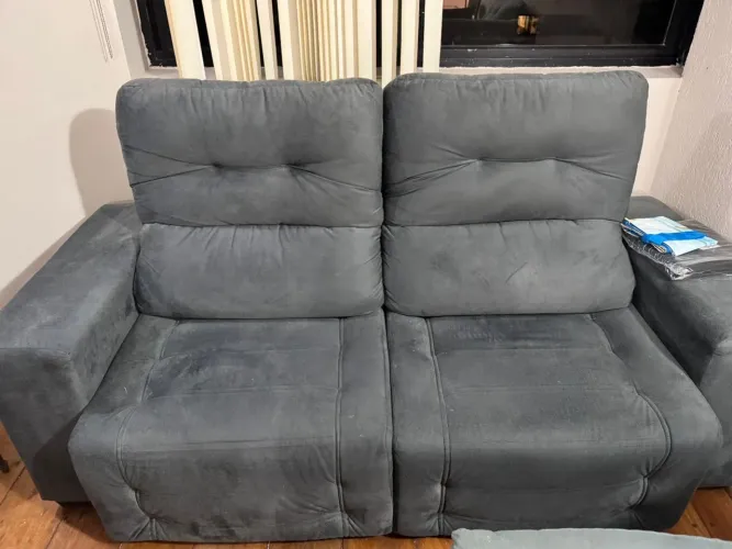 Sofá retrátil 2 lugares cinza suede