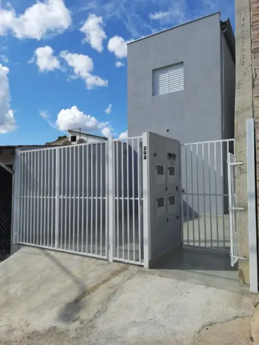 Locação Apartamento: 1 dormitório, sala/coz, wc, a.serviço indenpendente. Pq. Corolla