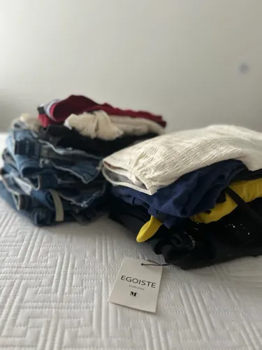 DESAPEGO: 10 peças de roupa (M)